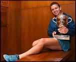     . 

:	8f183544c087b801ce79ad09871717e35b209b9c_simona-halep-pose-avec-la-coupe-suzanne-lenglen-roland-.jpg 
:	22 
:	87.9  
ID:	16054